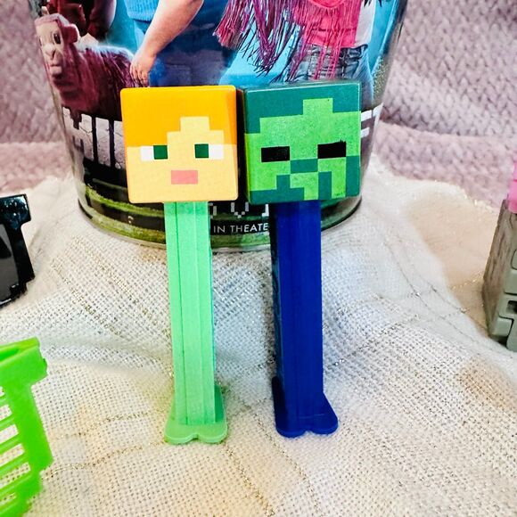 Minecraft Movie Bucket and extras - Picture 3 of 11